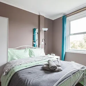Gasthof Shirley House 1, Guest House, Self Catering, Self Check In With Smart Locks, Use Of Fully Equipped Kitchen, Walking Distance To Central, Excellent Transport Links, Ideal For Longer, Southampton